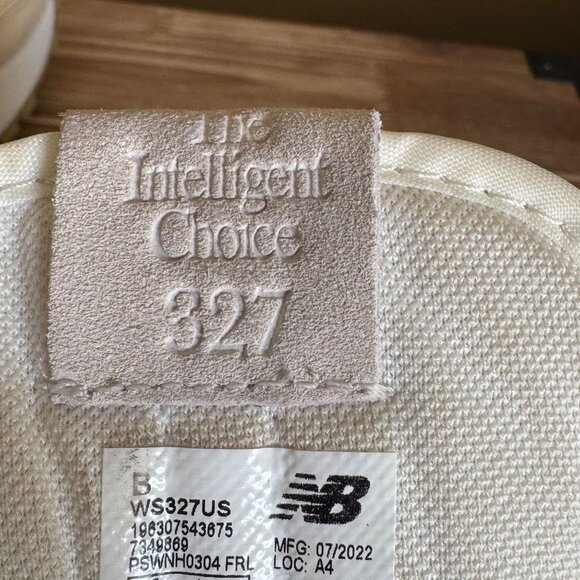 New Balance 327 Linen Sea Salt Gum Sole Low Chunky Sneaker Shoe Size 9.5 - Picture 16 of 17